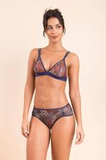 foto-de-frente-da-modelo-vestindo-o-conjunto-em-tule-sementes