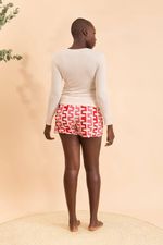 short-de-malha-estampado-simbolo-rosa-costas