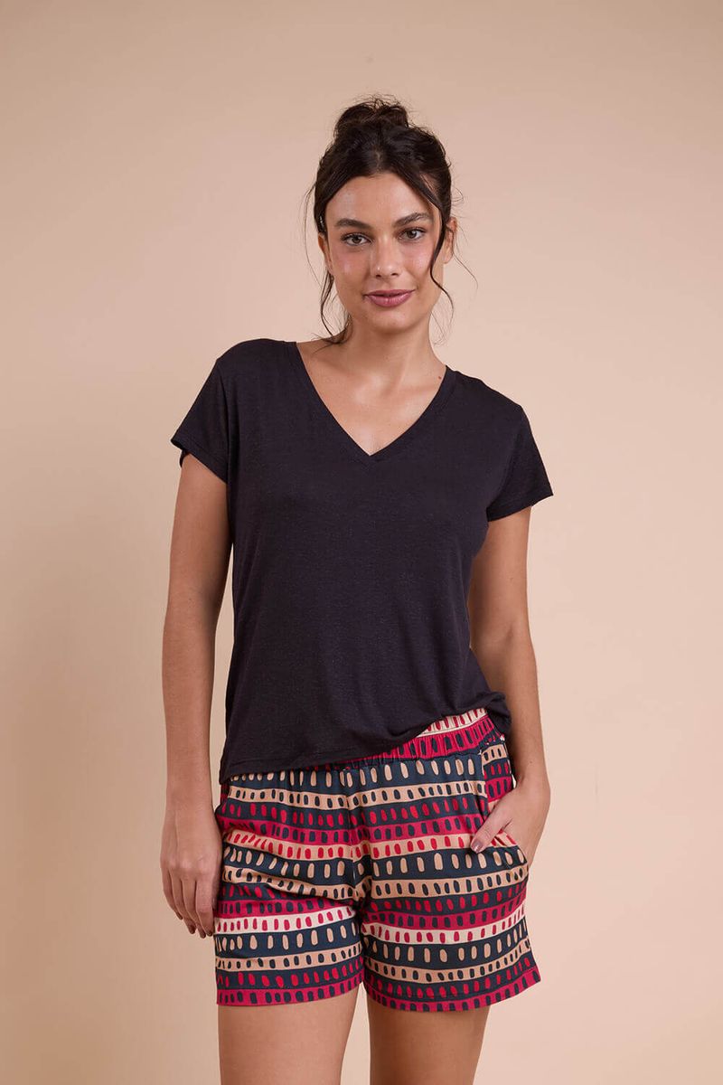 tshirt-viscolinho-preto-e-short-malha-casca